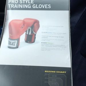 Everlast Other - NWT boxing gloves Everlast Other - NWT boxing gloves